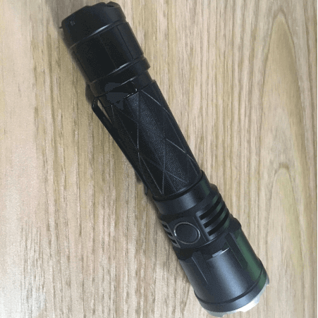 21700 Tactical Flashlight 2019 - Klarus XT21X Review